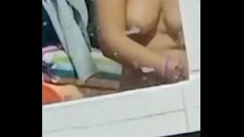 Preview 2 of Vidio Poro Tante Dangee - Espiando las tetas de mi cu&ntilde_ada