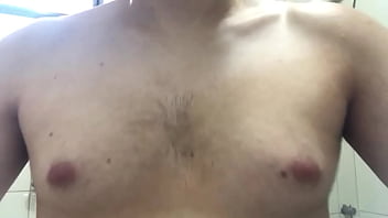 Preview 4 of Rubber Band Nipple Torture - Com ou sem cueca embaixo da toalha???