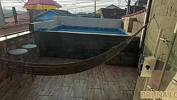 Preview 1 of Sauna Pes Sex Video - LIMPANDO A CASA, ASSISTAM AT&Eacute_ O  FINAL....