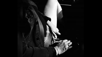 Preview 1 of Hole Seduces - Tocandose en El carro