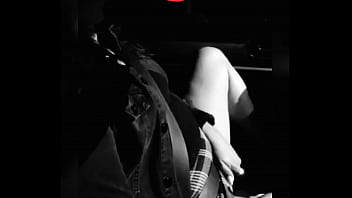 Preview 4 of Hole Seduces - Tocandose en El carro