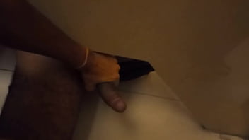 Preview 2 of Xxx Andria - Banheirao pt 2