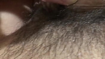 Preview 1 of Edehati Girs - Estou com penis peludo de novo!!