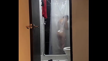 Preview 1 of Thbata Mendes - En la ducha cortito
