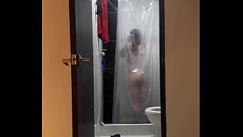 Preview 4 of Thbata Mendes - En la ducha cortito