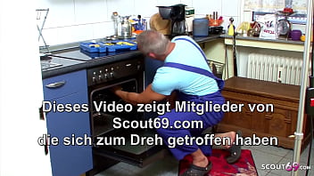 Preview 1 of Breastfeeding To Dog - Reife deutsche Frau treibt es mit dem Handwerker in der eigenen K&uuml_che
