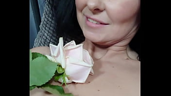 Preview 3 of Potno Xnxx - MILF Eva (aka Eva Black) plays with a rose on her body
