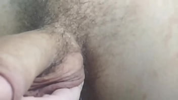 Preview 1 of Www 89 Bfcom - Hermanastra sexy agarra los huevos de su hermanastro porque eso la prende demasiado - Porno en ruso
