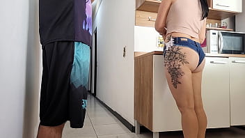 Preview 1 of Indian Rani Dey Sex - SEXO ARRISCADO com amigo do meu marido,  n&atilde_o resisti ver o seu pau ereto!
