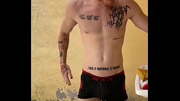 Preview 2 of Scott Ashley - Limpar o quintal e j&aacute_ d&aacute_ aquela gozada