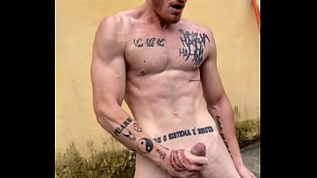 Preview 4 of Scott Ashley - Limpar o quintal e j&aacute_ d&aacute_ aquela gozada
