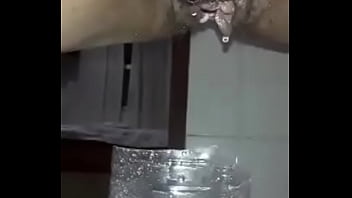 Preview 2 of Mom Son Big Story Sex Video - Bebendo xixi de uma amiga de funil