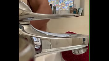 Preview 4 of Xxx Bigpussy - Spy a fit girl when she have a great orgasm in the shower