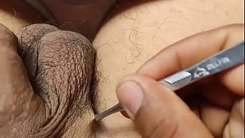 Preview 1 of Very Very First Enter - Depilando mi verga y huevos para el verano parte 1