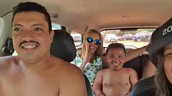 Preview 1 of Quarantined - A mulhererada na praia querendo o an&atilde_o da televis&atilde_o Zezinho Teves . Paty Bumbum  - Fada Mel  .