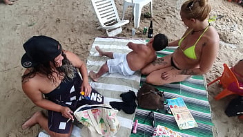 Preview 4 of Quarantined - A mulhererada na praia querendo o an&atilde_o da televis&atilde_o Zezinho Teves . Paty Bumbum  - Fada Mel  .