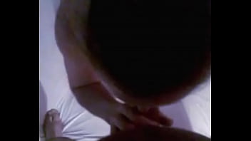 Preview 2 of Rusian Classic Porn - Esposa chupa amante e solta gemido ao receber jato de porra na garganta.