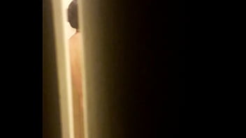 Preview 2 of Master Fuck Classiv - espiando a mi prima en la ducha