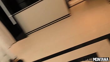 Preview 1 of Hpxxx Vido - Elisa n&atilde_o deixou pra depois e chamou o motorista pra roda - Com Jhonnye e Mark Butt [Parte2]