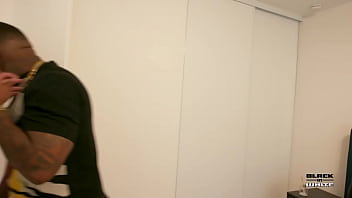 Preview 3 of Povar Xxx Vom - Violet Star rough fan video session interrupted by two BBCs neighbors that analize her BIW029