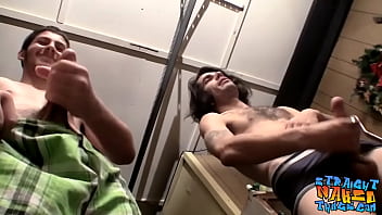 Preview 3 of Evlatlar Annelerini Takas Ediyor - Straight thugs Devin Reynolds and Daniel Delong masturbate