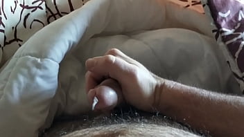 Preview 4 of Sub Go Sale - Masturbaci&oacute_n gay peludo y corrida