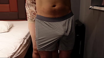 Preview 2 of Crot 7x - ペニスとボールを手で揉んで勃起させ叩きやすい位置にペニスを変えてから力を入れて叩きながら興奮する変態痴女