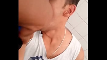 Preview 3 of Nina Hartley Pornvideo - gozou na boca do novinho no banheiro do metr&ocirc_