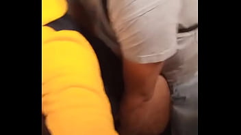 Preview 2 of Selinkuh Dapur - Novinho dando o cu ao oper&aacute_rio no banheiro do metro