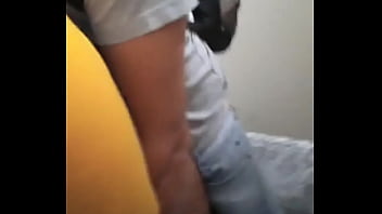 Preview 1 of Selinkuh Dapur - Novinho dando o cu ao oper&aacute_rio no banheiro do metro