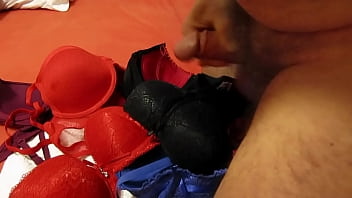 Preview 4 of Bol Xxxxvdoe - cum on different bras
