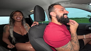 Preview 2 of Miyea Khalifa X Video - No Carro com Lukas Zaad: Anne Cristalli,  Cuzinho Apertado e Leite no Bico!