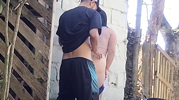 Preview 4 of Xxx Sexse Com - Meu marido saiu e me deixou receber o pedreiro sozinha para um or&ccedil_amento