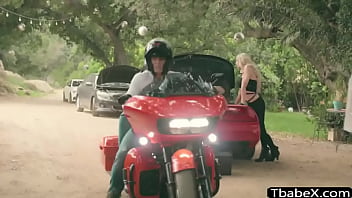 Preview 1 of Cumshot Autobus - Busty ts licks and fucks pussy outdoor