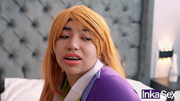 Preview 4 of Sunny Leone Xxxs Man - Vilma descubre a Daphne mamando la verga de Scooby y terminan follando los tres.