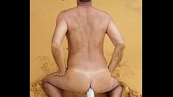 Preview 3 of Seep Cut - Ladysilva pelada na praia brincando com um pau na sua bunda gostosa de marquinha