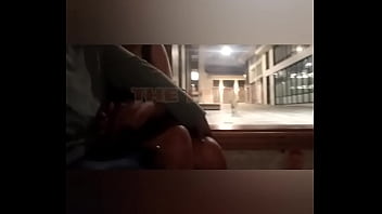 Preview 2 of Kapri Styles Cuckold - Casada bate uma punheta pra mim na rua