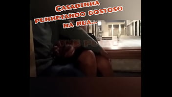 Preview 1 of Kapri Styles Cuckold - Casada bate uma punheta pra mim na rua