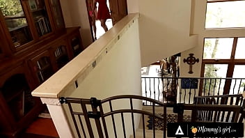 Preview 2 of Bold Sex Tube - MOMMYSGIRL Stacked Kendra Lust Fucks Sara Luvv While Stepdaughter Do The Dishes