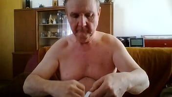 Preview 1 of Pak Gujranawala Xxx Citi - Andreas mit Staubschutzmaske und Handschuhen holt sich einen runter