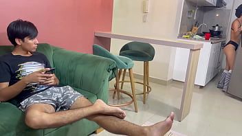 Preview 1 of Xnx Xxxsox - Me cojo rico a mi hermanastra por el co&ntilde_o como castigo de estar desnuda por todo el apartamento.