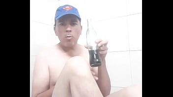 Preview 2 of Vip Long Dick Sex - Tomando soda desnudo