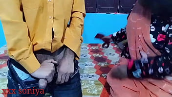 Preview 1 of Homexxxcom - big boobs वाली भाभी की ब्रा से देवर रोमेंस कर रहा था भाभी ने पकड़ लिया