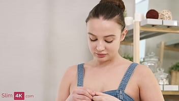 Preview 1 of 15xxx Movies - Masseur seduces client and creampies her after sensual sex