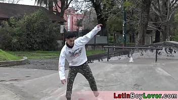 Preview 1 of Beyaz Tenli Kadin - Amateur latin skater Leo accepting a strangers offer