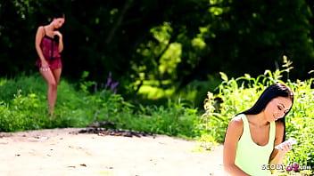 Preview 1 of Foder Na Mata - Slim MILF Seduce Skinny Latina Girl to Lesbian Sex on Beach