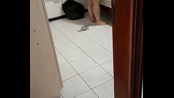 Preview 2 of Dillej Sex - Esposa gostosa se trocando ap&oacute_s o banho.