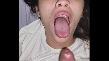 Preview 2 of Meguri Fujuira Uncensor - Gozando na boca da novinha
