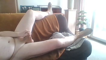 Preview 2 of Make Him Go Bi - Andreas geilt sich auf mit  und an den Schuhen von seiner Mutter
