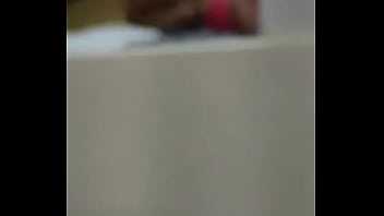 Preview 1 of Video Isap Memek - Kenia roc&iacute_o me meten un pepino en el culito